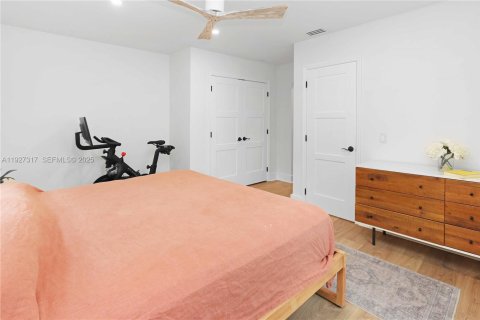 House in Hollywood, Florida 2 bedrooms, 136.01 sq.m. № 2065394 - photo 25