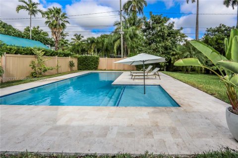 House in Hollywood, Florida 2 bedrooms, 136.01 sq.m. № 2065394 - photo 2