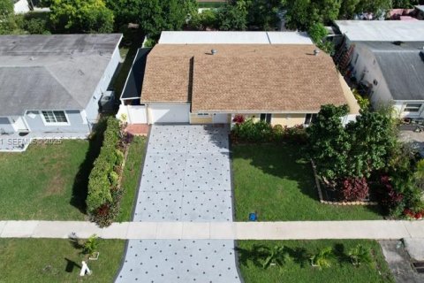 Casa en alquiler en North Lauderdale, Florida, 3 dormitorios, 106.65 m2 № 1991854 - foto 3