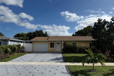 Casa en alquiler en North Lauderdale, Florida, 3 dormitorios, 106.65 m2 № 1991854 - foto 2