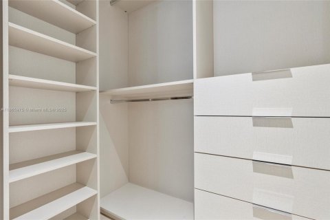 Купить кондоминиум в Бей-Харбор-Айлендс, Флорида 2 спальни, 114.83м2, № 2090725 - фото 27