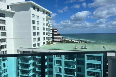 Apartment in Miami Beach, Florida 2 bedrooms, 46645.67 sq.m. № 1952507 - photo 2