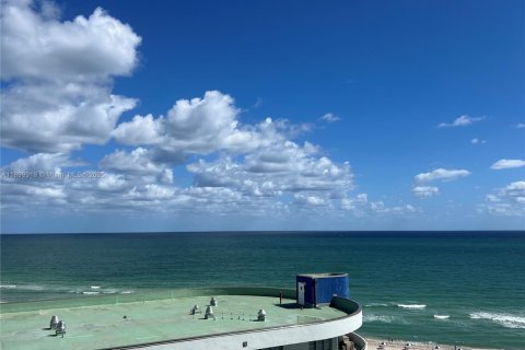 Apartment in Miami Beach, Florida 2 bedrooms, 46645.67 sq.m. № 1952507 - photo 1