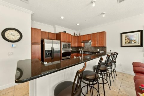 Townhouse in New Port Richey, Florida 3 bedrooms, 183.2 sq.m. № 2156162 - photo 18