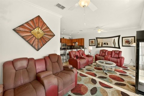 Townhouse in New Port Richey, Florida 3 bedrooms, 183.2 sq.m. № 2156162 - photo 24