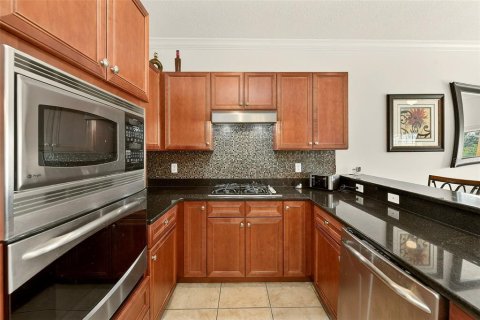 Townhouse in New Port Richey, Florida 3 bedrooms, 183.2 sq.m. № 2156162 - photo 13