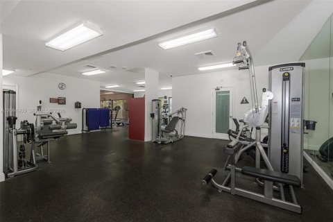 Condo in Hallandale Beach, Florida, 2 bedrooms  № 2392055 - photo 28