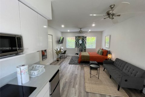 Villa ou maison à louer à Miami, Floride: 1 chambre, 159.14 m2 № 2084218 - photo 3
