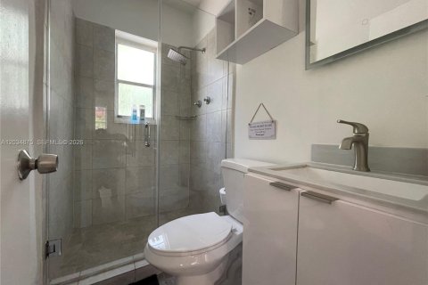Villa ou maison à louer à Miami, Floride: 1 chambre, 159.14 m2 № 2084218 - photo 9