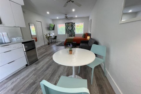 Villa ou maison à louer à Miami, Floride: 1 chambre, 159.14 m2 № 2084218 - photo 6