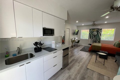 Villa ou maison à louer à Miami, Floride: 1 chambre, 159.14 m2 № 2084218 - photo 4