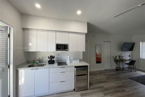 Villa ou maison à louer à Miami, Floride: 1 chambre, 159.14 m2 № 2084218 - photo 5
