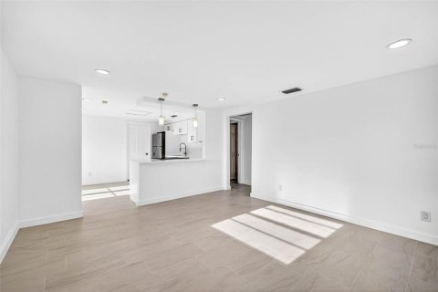 Купить коммерческую недвижимость в Тампа, Флорида 4 спальни, 168.62м2, № 1914087 - фото 13