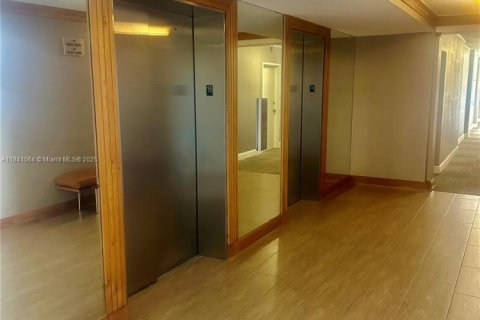 Apartment in Miami, Florida 126.16 sq.m. № 1832326 - photo 23