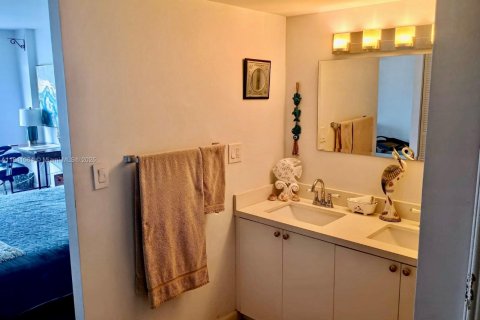 Apartment in Miami, Florida 126.16 sq.m. № 1832326 - photo 22