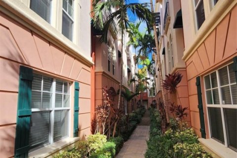 Touwnhouse à louer à Fort Lauderdale, Floride: 3 chambres, 184.88 m2 № 825551 - photo 1