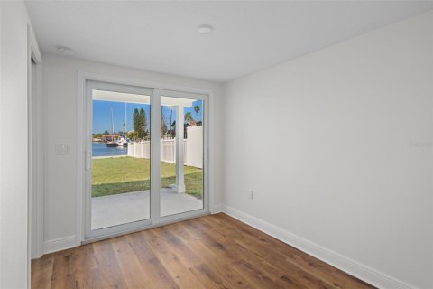 House in Hudson, Florida 4 bedrooms, 144.28 sq.m. № 2142764 - photo 26