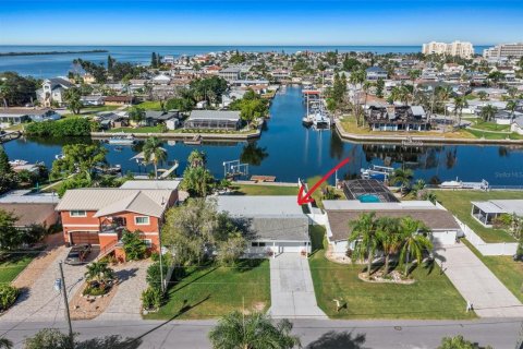 House in Hudson, Florida 4 bedrooms, 144.28 sq.m. № 2142764