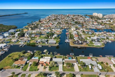 House in Hudson, Florida 4 bedrooms, 144.28 sq.m. № 2142764 - photo 6