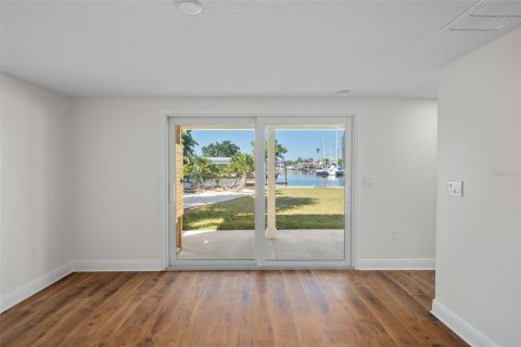 House in Hudson, Florida 4 bedrooms, 144.28 sq.m. № 2142764 - photo 21