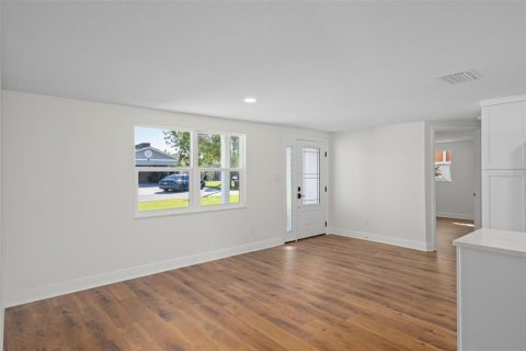 House in Hudson, Florida 4 bedrooms, 144.28 sq.m. № 2142764 - photo 8