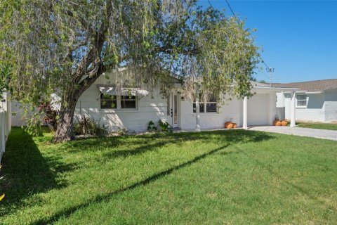 House in Hudson, Florida 4 bedrooms, 144.28 sq.m. № 2142764 - photo 3