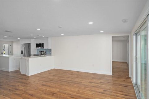 House in Hudson, Florida 4 bedrooms, 144.28 sq.m. № 2142764 - photo 18