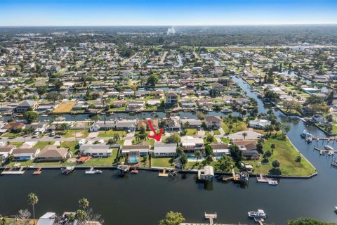 House in Hudson, Florida 4 bedrooms, 144.28 sq.m. № 2142764 - photo 5