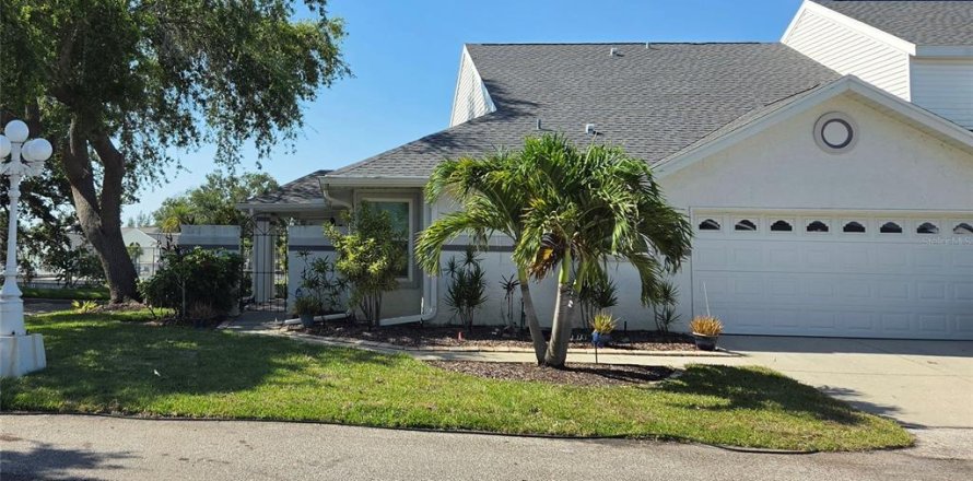 House in Bradenton, Florida 2 bedrooms, 135.92 sq.m. № 2200028