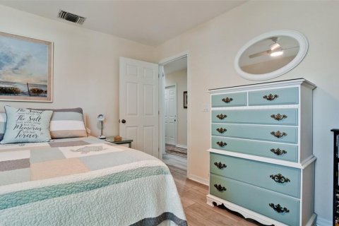 House in Bradenton, Florida 2 bedrooms, 135.92 sq.m. № 2200028 - photo 28
