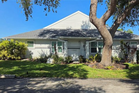 House in Bradenton, Florida 2 bedrooms, 135.92 sq.m. № 2200028 - photo 2
