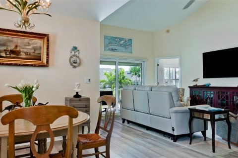 House in Bradenton, Florida 2 bedrooms, 135.92 sq.m. № 2200028 - photo 13