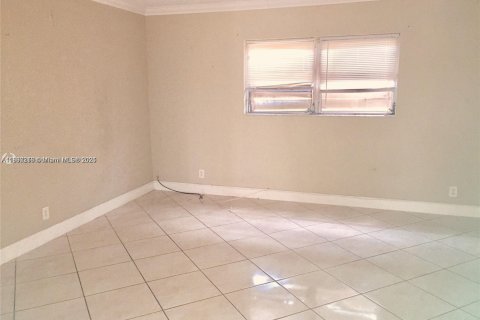 Condominio en alquiler en Hollywood, Florida, 2 dormitorios, 81.94 m2 № 1947127 - foto 24