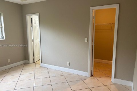 Condominio en alquiler en Hollywood, Florida, 2 dormitorios, 81.94 m2 № 1947127 - foto 14