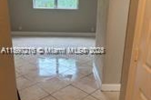 Condominio en alquiler en Hollywood, Florida, 2 dormitorios, 81.94 m2 № 1947127 - foto 8