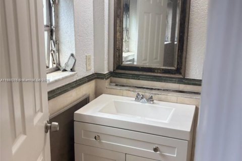 Condominio en alquiler en Hollywood, Florida, 2 dormitorios, 81.94 m2 № 1947127 - foto 11