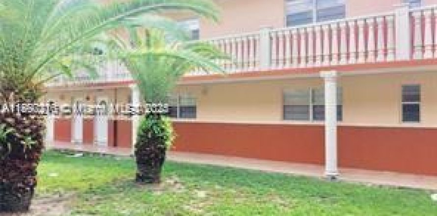 Condominio en Hollywood, Florida, 2 dormitorios  № 1947127