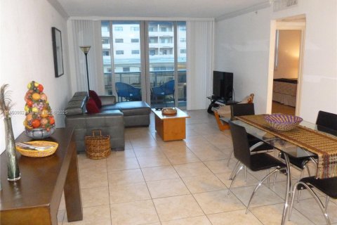 Condo in Miami Beach, Florida, 1 bedroom  № 1854759 - photo 3