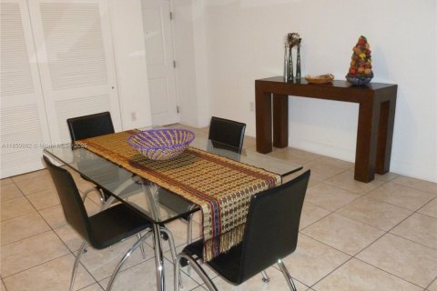 Condo in Miami Beach, Florida, 1 bedroom  № 1854759 - photo 5