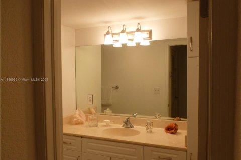 Condo in Miami Beach, Florida, 1 bedroom  № 1854759 - photo 8