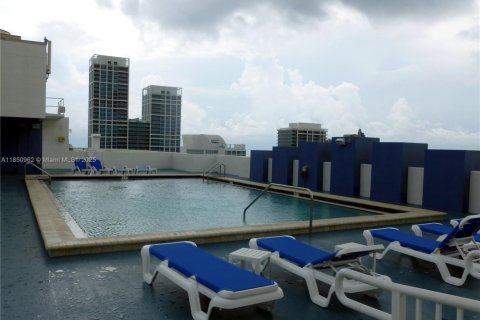 Condo in Miami Beach, Florida, 1 bedroom  № 1854759 - photo 21