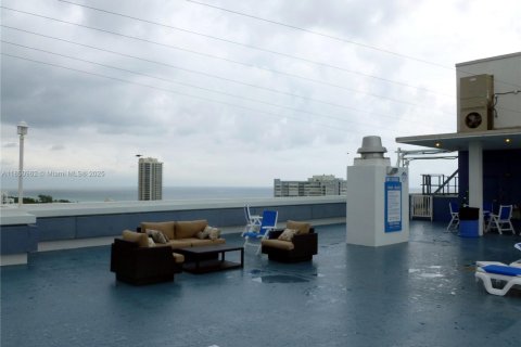 Condo in Miami Beach, Florida, 1 bedroom  № 1854759 - photo 19