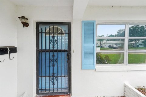 Copropriété à vendre à Pinellas Park, Floride: 2 chambres, 123.37 m2 № 2388575 - photo 5