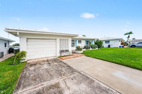 Copropriété à vendre à Pinellas Park, Floride: 2 chambres, 123.37 m2 № 2388575 - photo 2