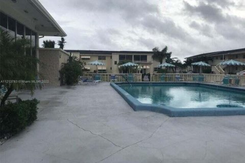 Condo in Boynton Beach, Florida, 2 bedrooms  № 1075841 - photo 1