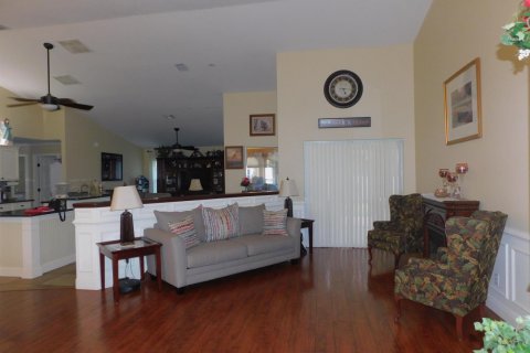 Villa ou maison à vendre à Port St. Lucie, Floride: 3 chambres, 190.73 m2 № 2192887 - photo 13
