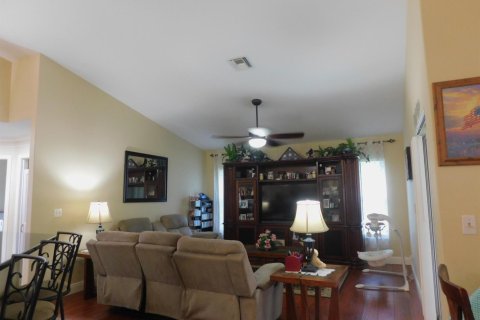 Villa ou maison à vendre à Port St. Lucie, Floride: 3 chambres, 190.73 m2 № 2192887 - photo 19