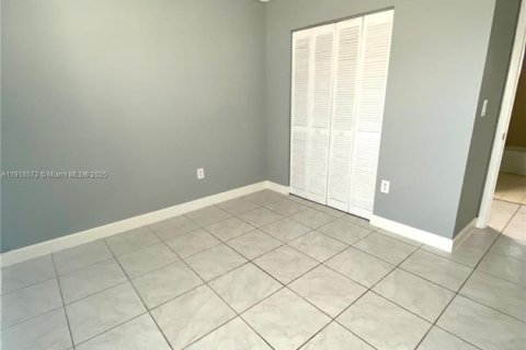 Снять в аренду квартиру в Хайалиа, Флорида 2 спальни, 84.36м2, № 1972049 - фото 14