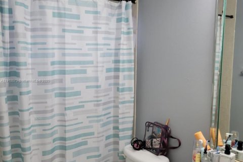 Снять в аренду квартиру в Хайалиа, Флорида 2 спальни, 84.36м2, № 1972049 - фото 17