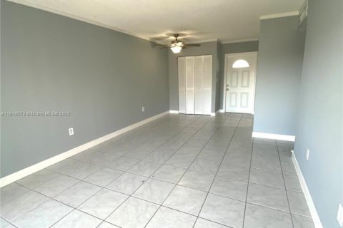 Снять в аренду квартиру в Хайалиа, Флорида 2 спальни, 84.36м2, № 1972049 - фото 7